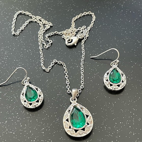 Avon Jewelry - Elegant Vintage Silver and Green Jewelry Set